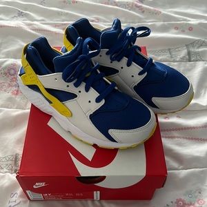 Boys Nike huarache run